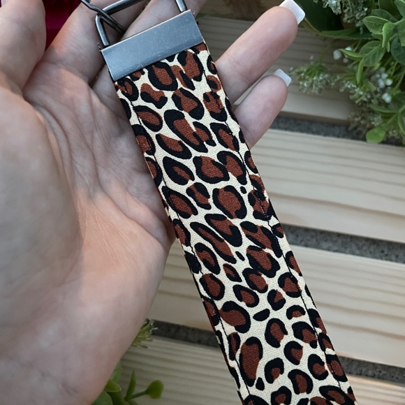 Leopard Print Key Fob - Picture 2 of 3